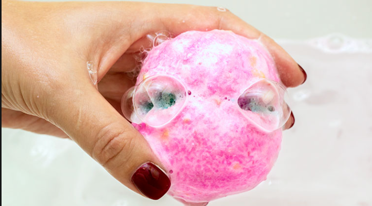 Las bombas de baño entran antes o después del agua?